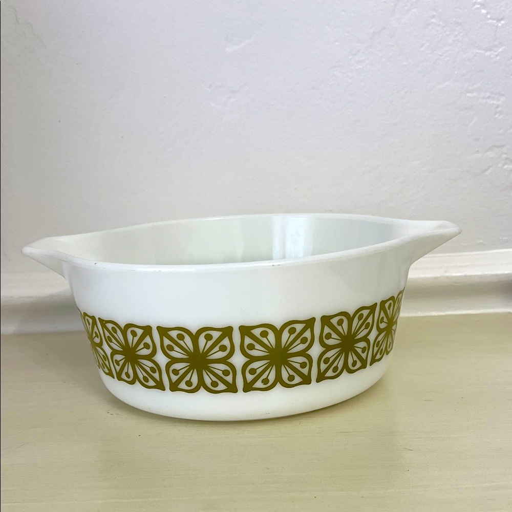 Pyrex White and Gold Floral Patterned Baking Dish